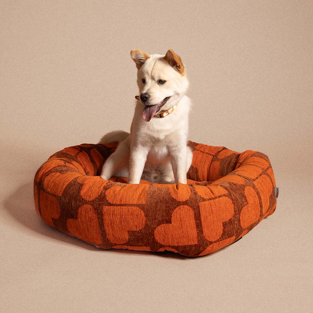 DOGGUO - Heart Round Dog Bed - Brown/Orange